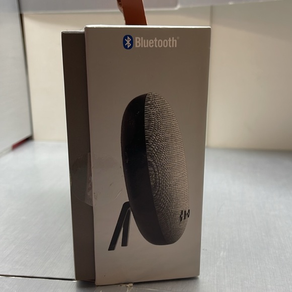 Brand new Tzumi Deco series Bluetooth speaker Small 5”x5” - Picture 2 of 4